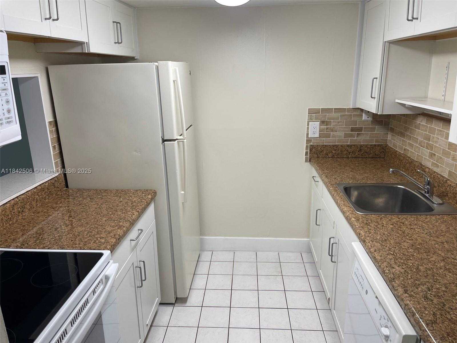 Small Image of 14221 NORTH KENDALL DR #209C, Miami Number 3