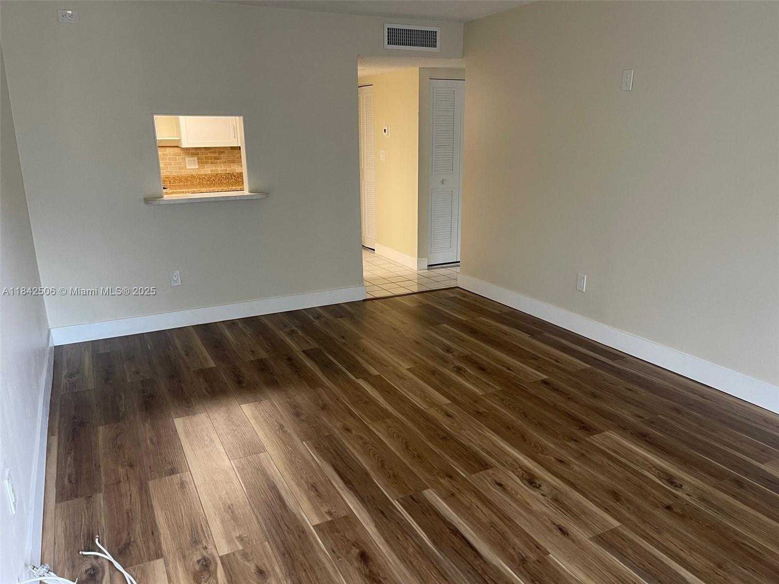 Small Image of 14221 NORTH KENDALL DR #209C, Miami Number 5