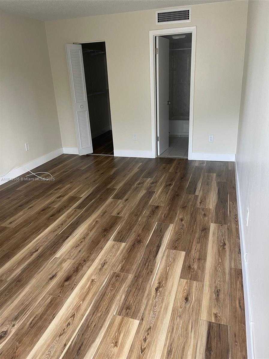Small Image of 14221 NORTH KENDALL DR #209C, Miami Number 6