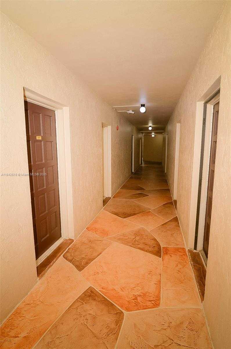 Small Image of 6301 NORTH FALLS CIR DR #307, Lauderhill Number 5