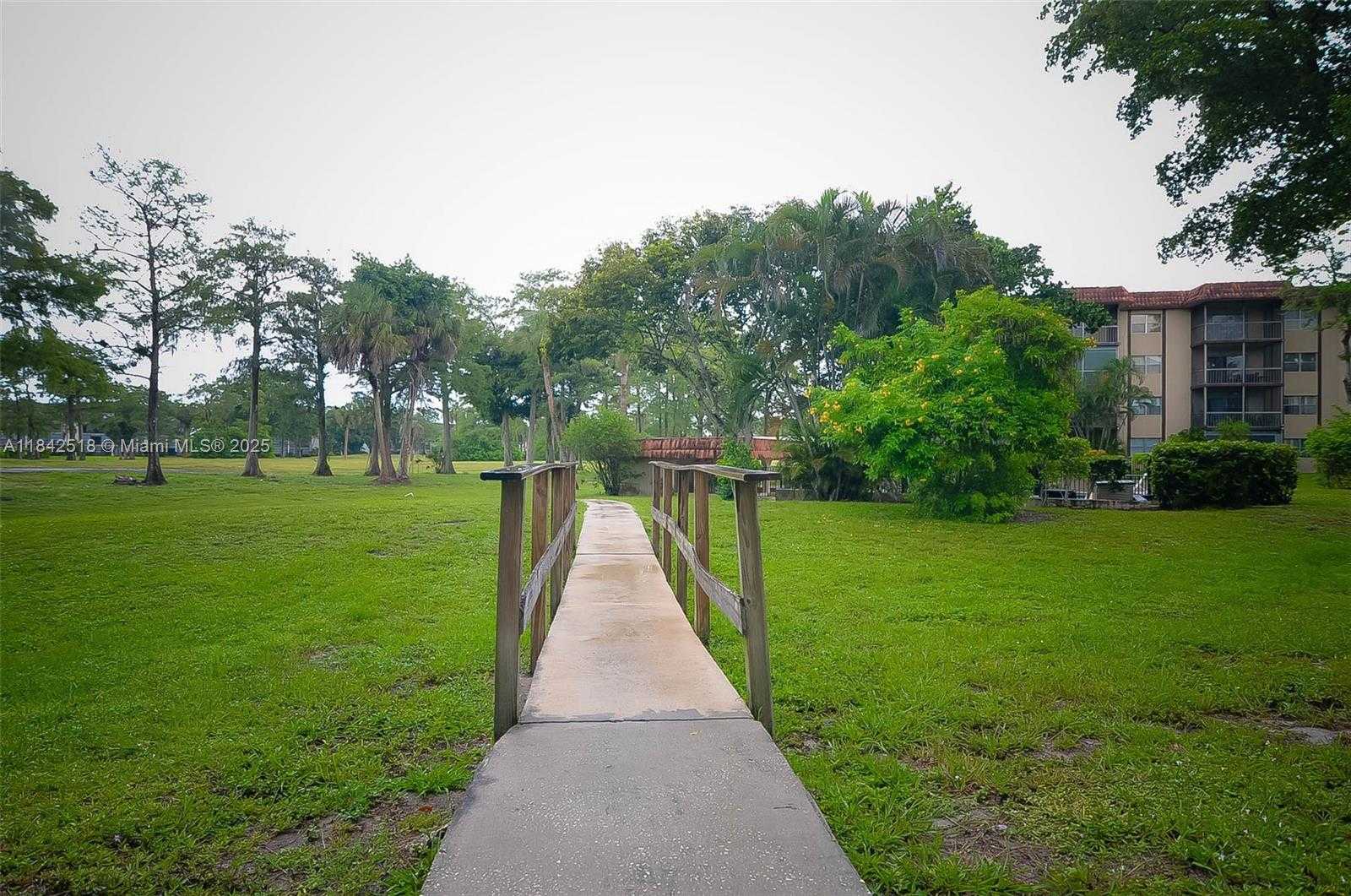 Small Image of 6301 NORTH FALLS CIR DR #307, Lauderhill Number 8