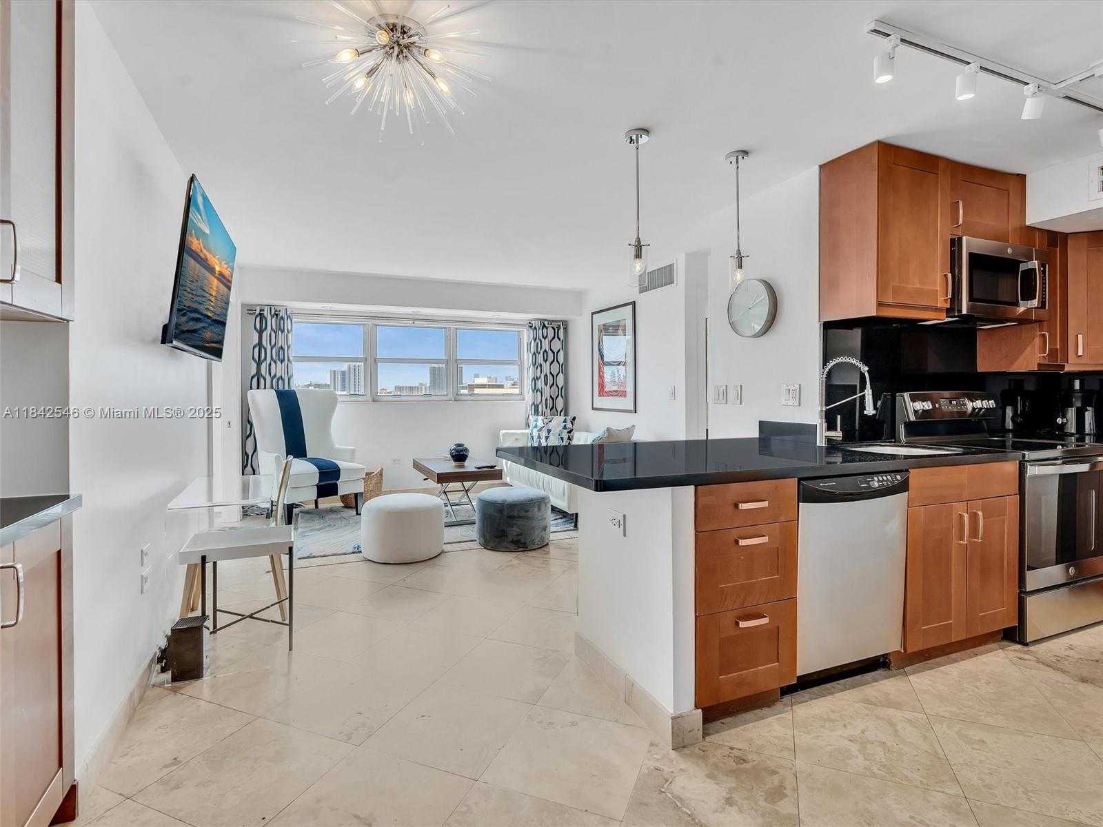 Small Image of 1881 WASHINGTON AVE #10G, Miami Beach Number 5