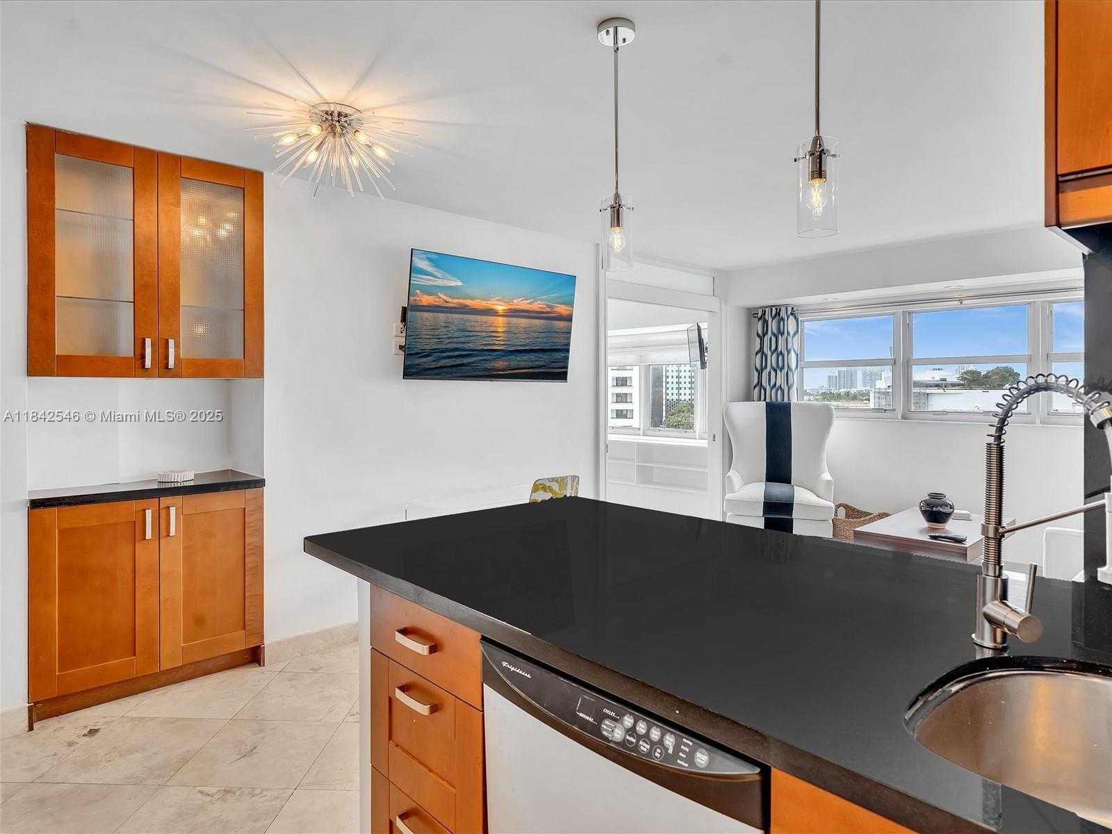 Small Image of 1881 WASHINGTON AVE #10G, Miami Beach Number 6