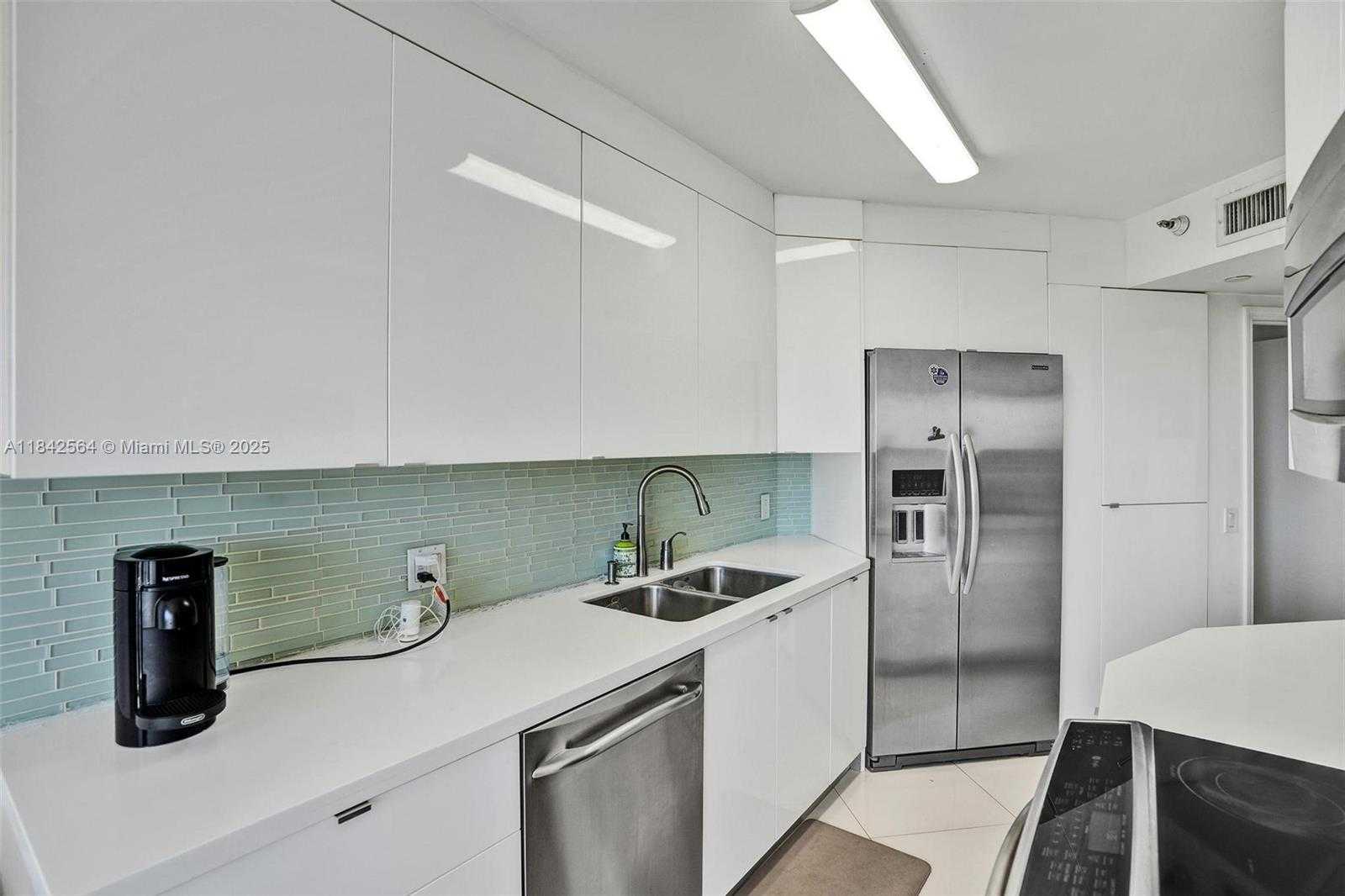 Small Image of 3610 YACHT CLUB DR #909, Aventura Number 12
