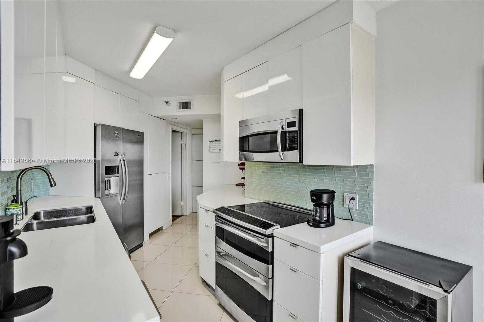 Small Image of 3610 YACHT CLUB DR #909, Aventura Number 13