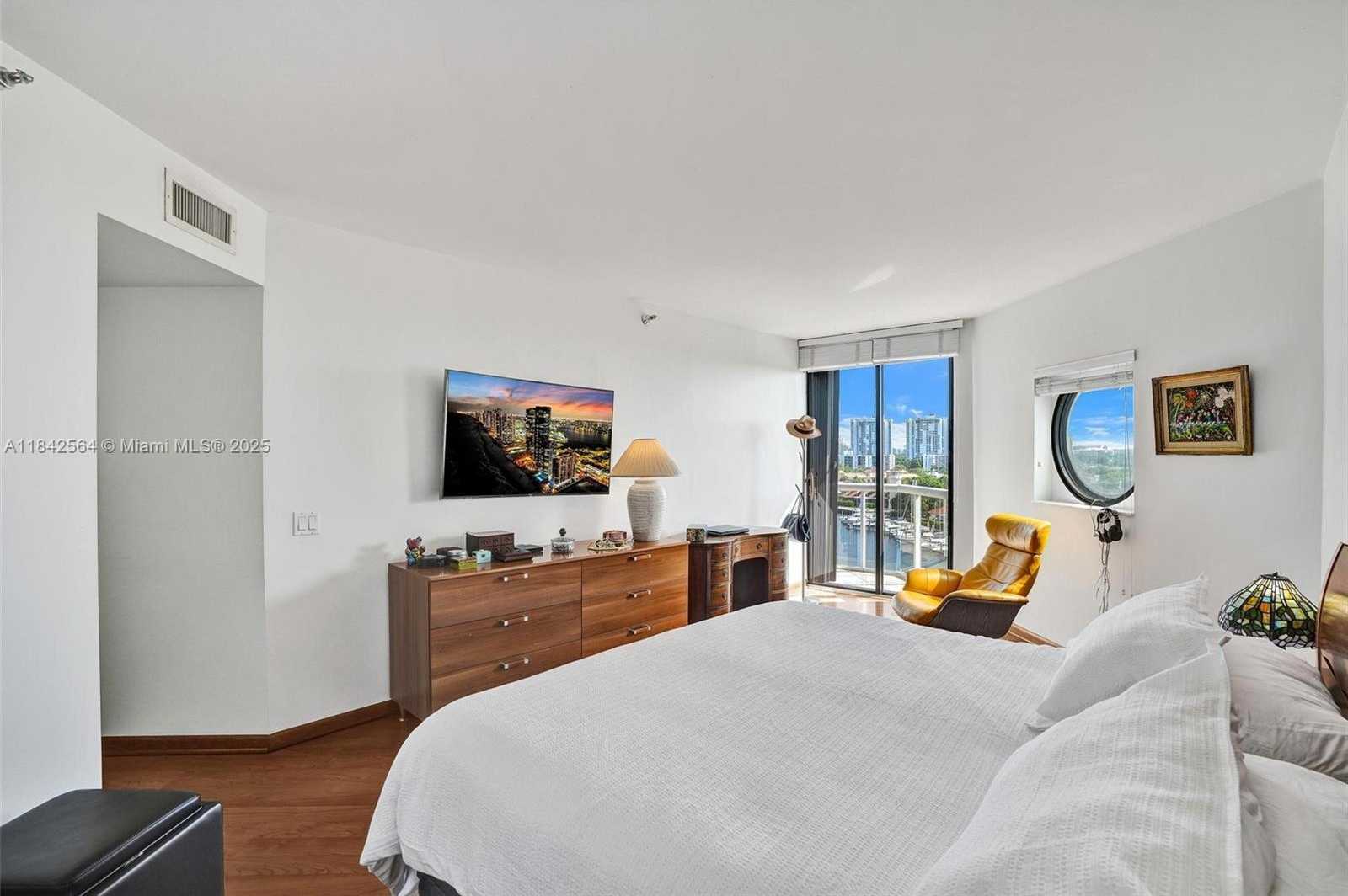Small Image of 3610 YACHT CLUB DR #909, Aventura Number 15