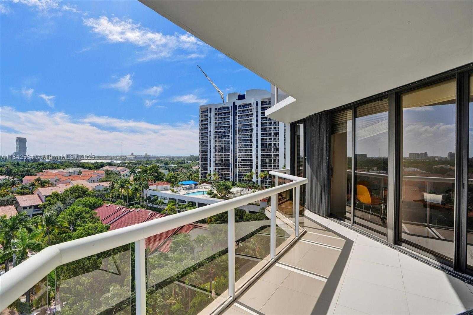 Small Image of 3610 YACHT CLUB DR #909, Aventura Number 2