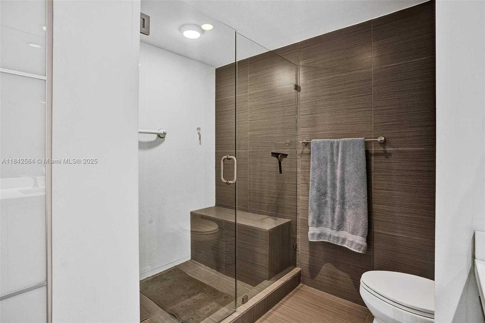 Small Image of 3610 YACHT CLUB DR #909, Aventura Number 22