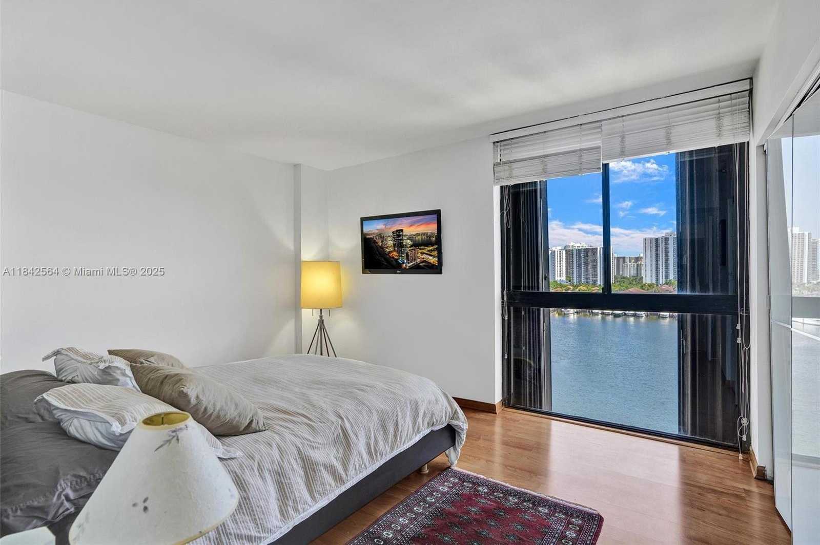 Small Image of 3610 YACHT CLUB DR #909, Aventura Number 26