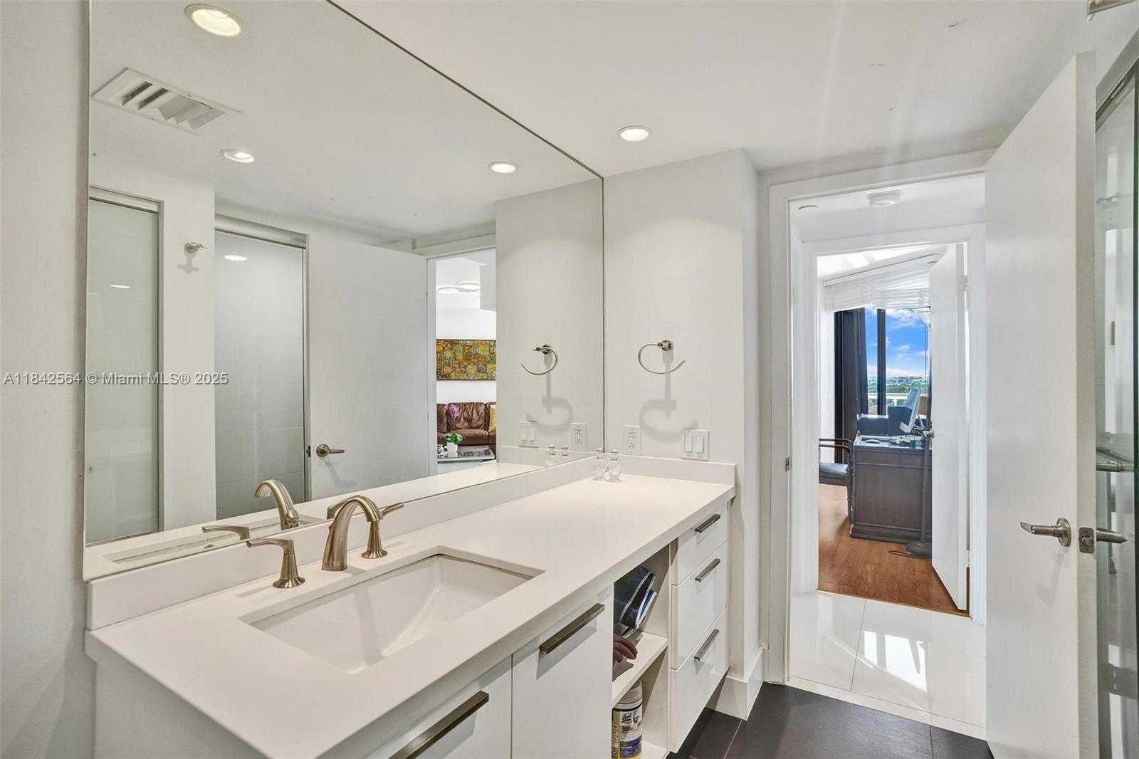 Small Image of 3610 YACHT CLUB DR #909, Aventura Number 28