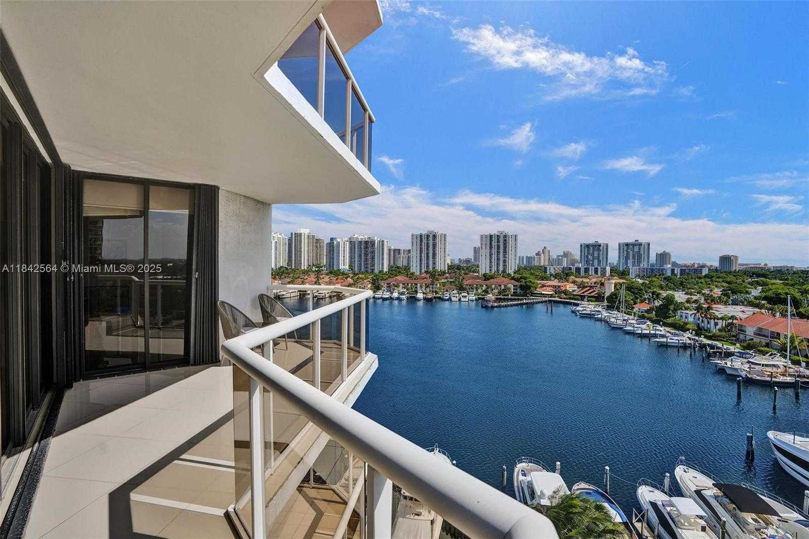 Small Image of 3610 YACHT CLUB DR #909, Aventura Number 3