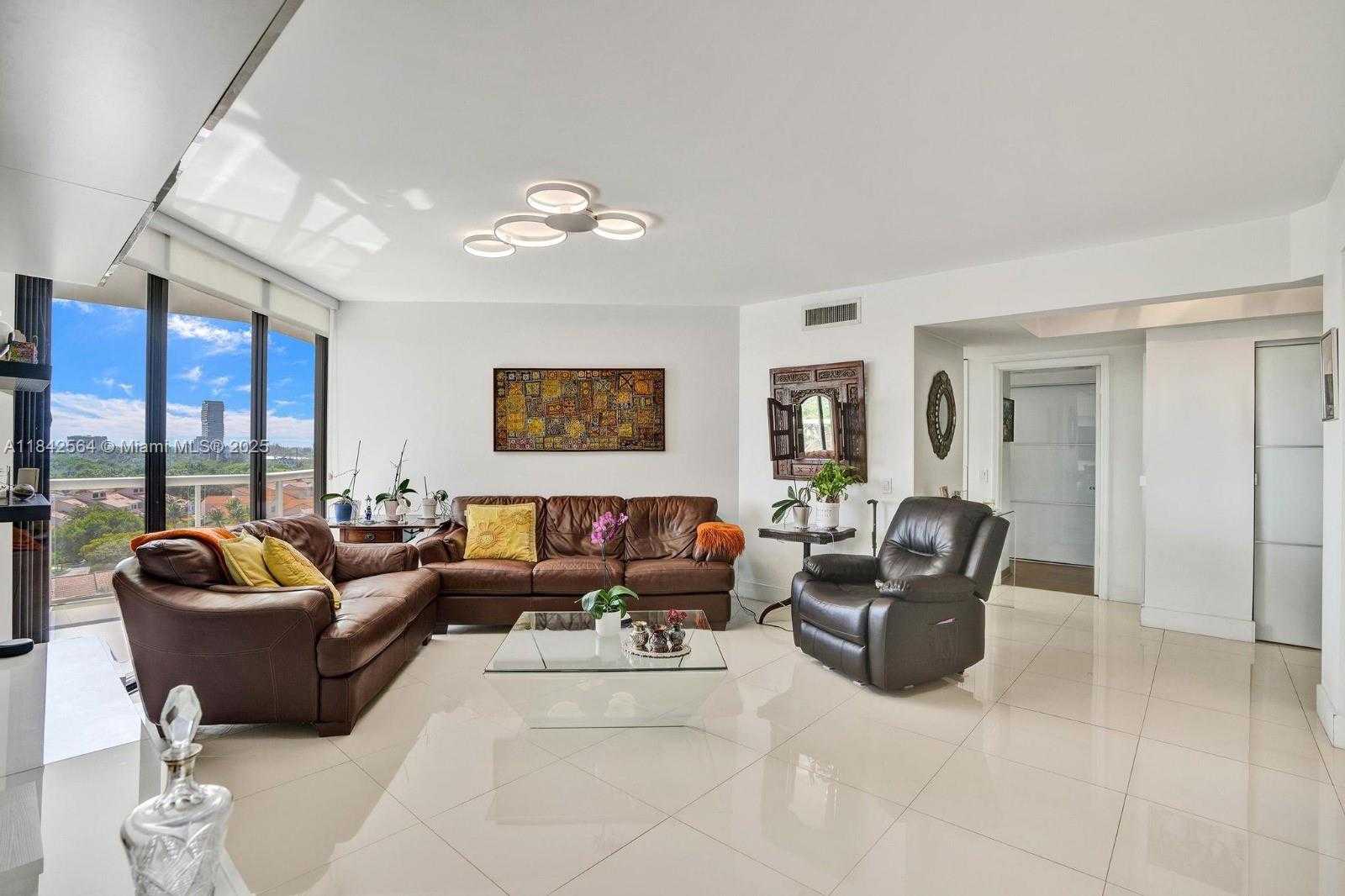 Small Image of 3610 YACHT CLUB DR #909, Aventura Number 4