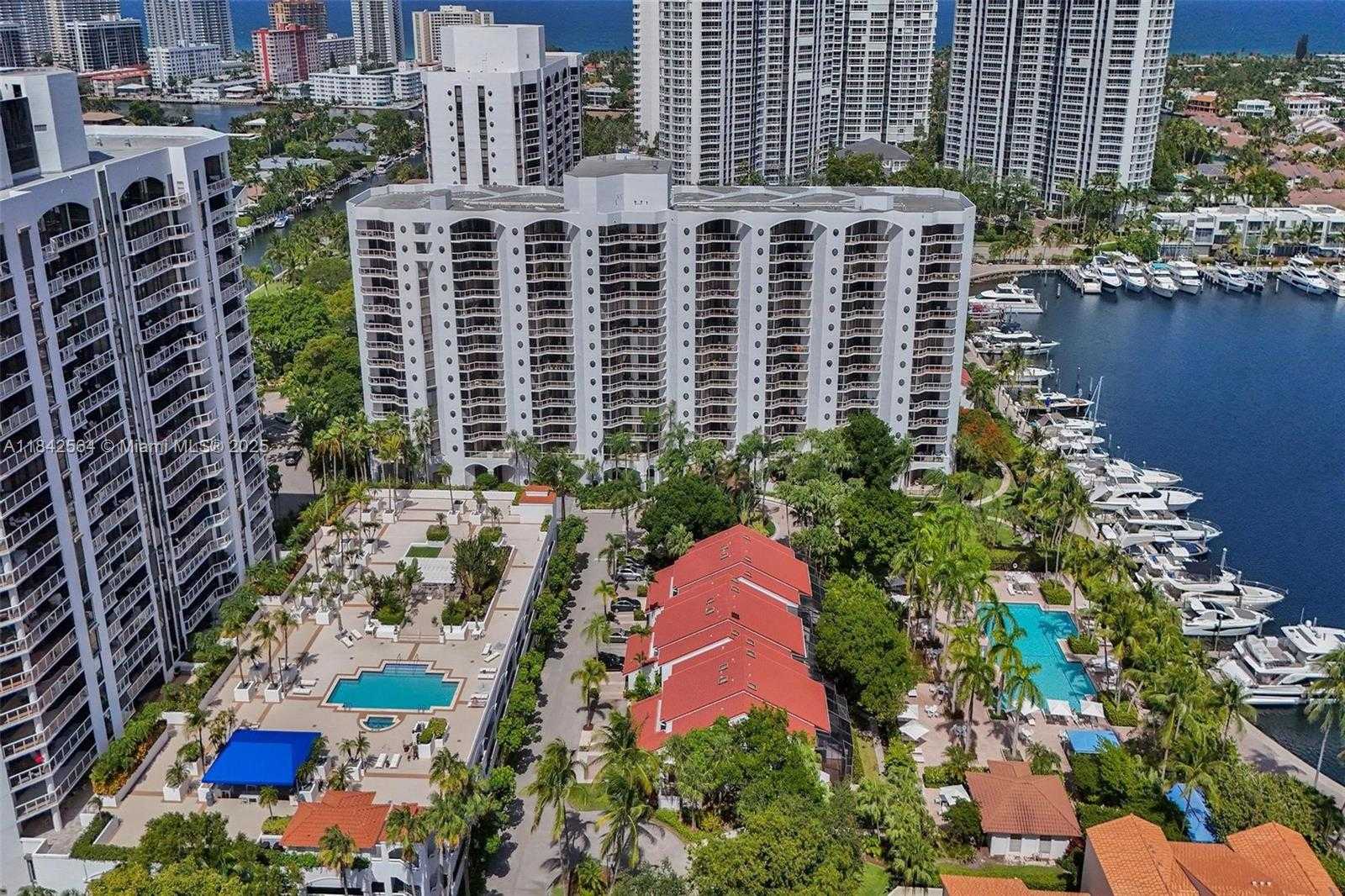 Small Image of 3610 YACHT CLUB DR #909, Aventura Number 47