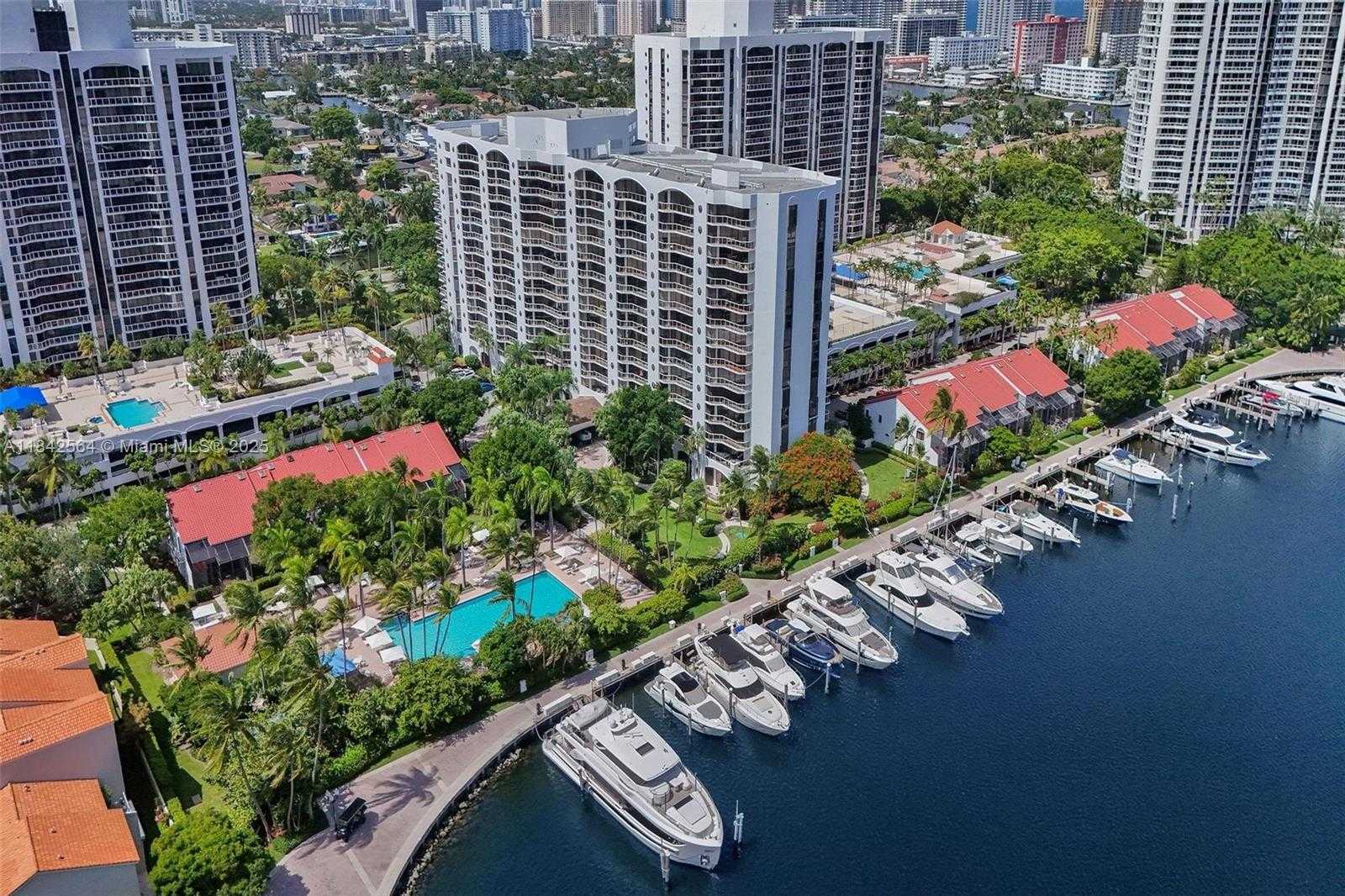 Small Image of 3610 YACHT CLUB DR #909, Aventura Number 49