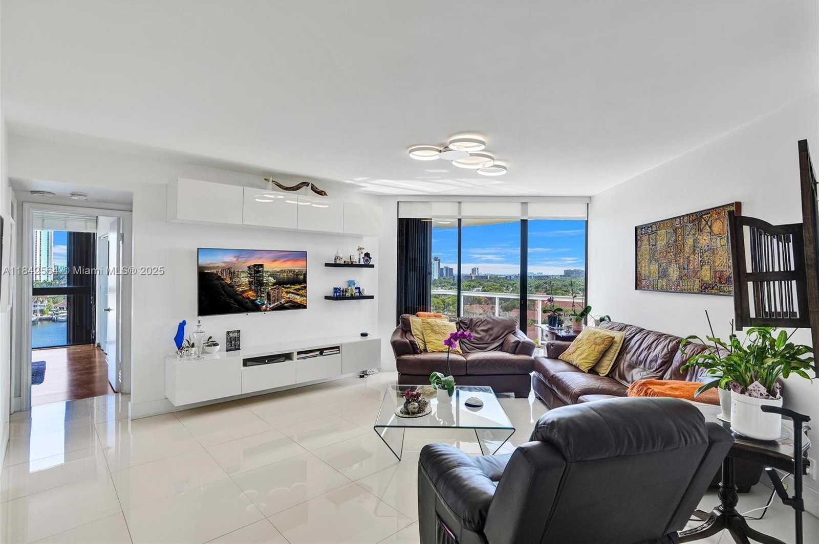 Small Image of 3610 YACHT CLUB DR #909, Aventura Number 6