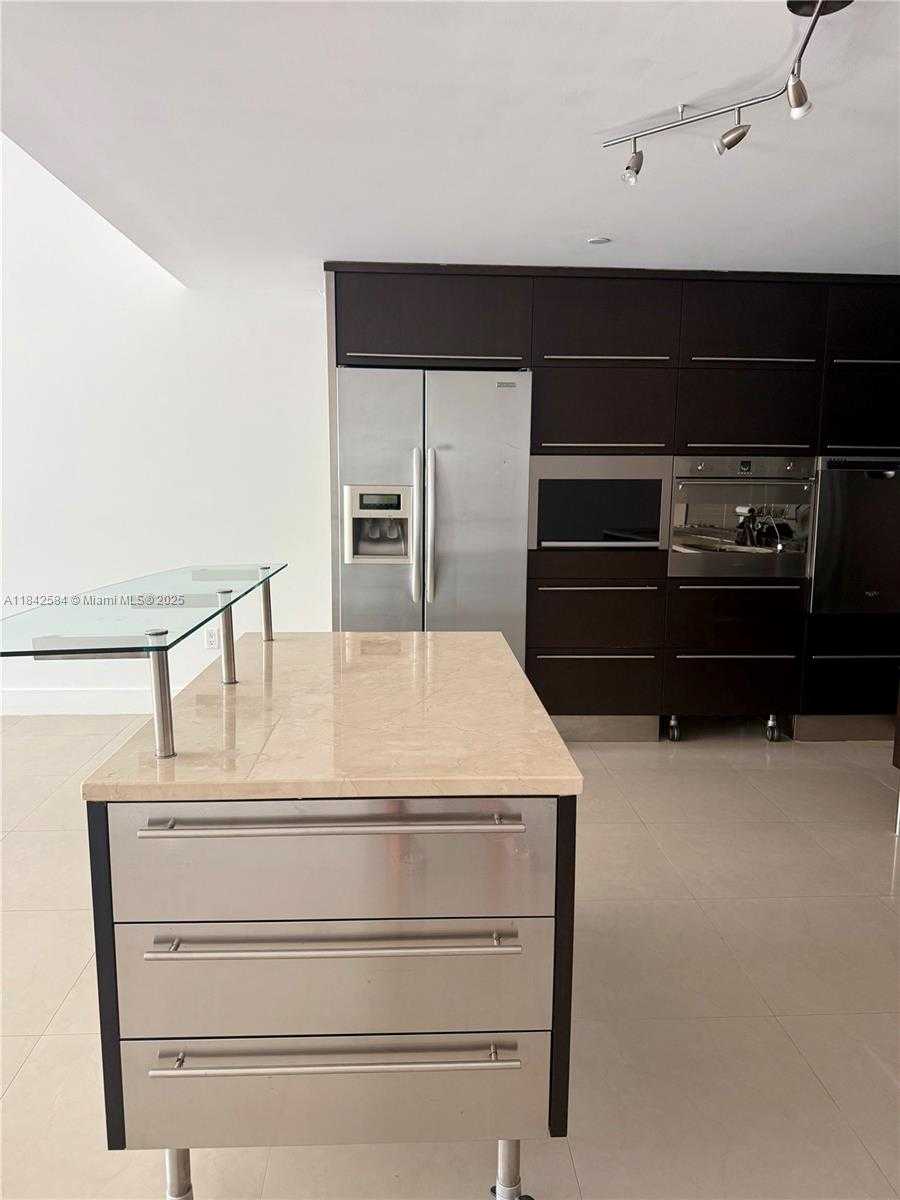 Small Image of 6000 COLLINS AVE #313, Miami Beach Number 5