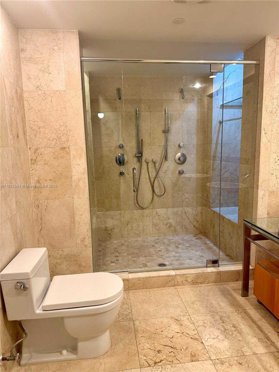 Small Image of 6000 COLLINS AVE #313, Miami Beach Number 6