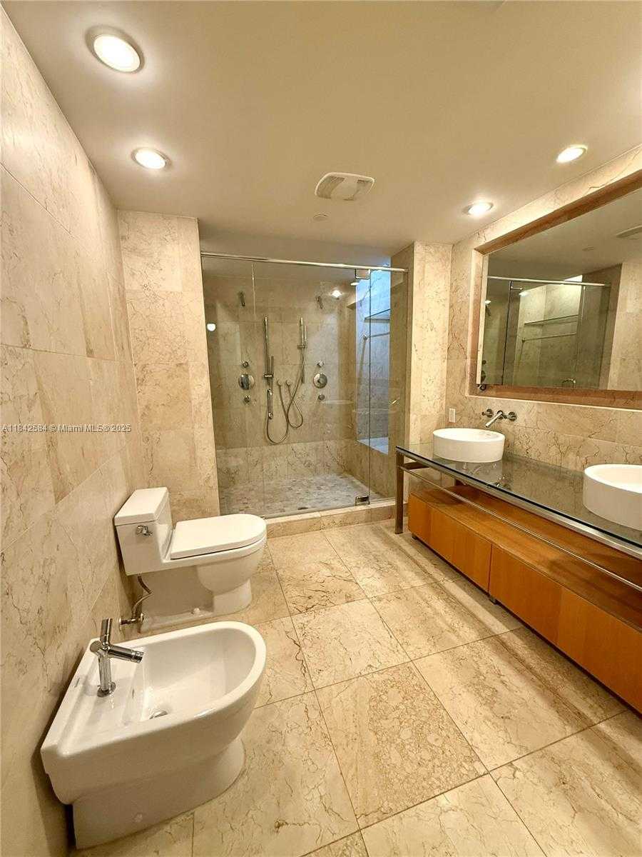 Small Image of 6000 COLLINS AVE #313, Miami Beach Number 7