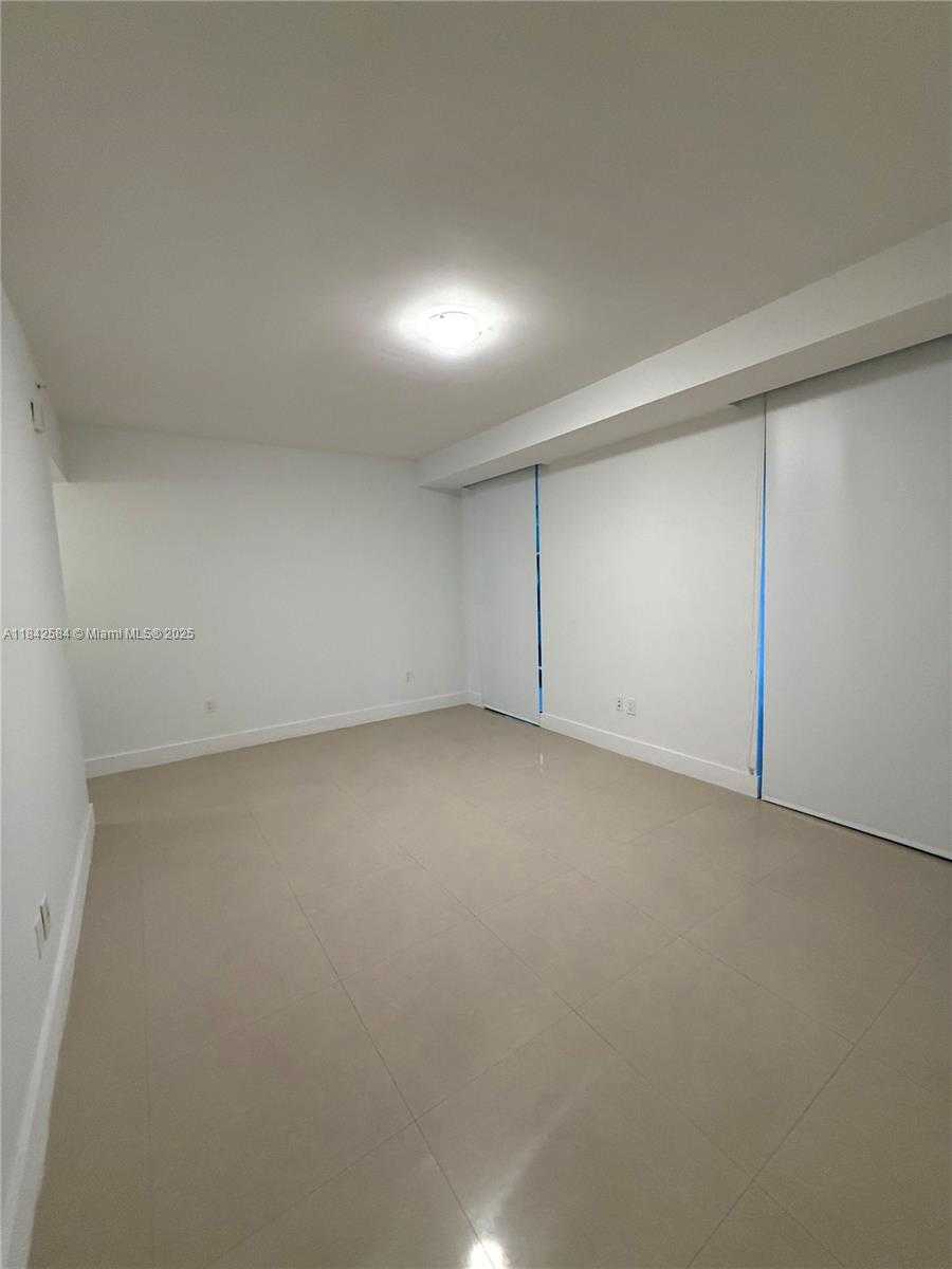 Small Image of 6000 COLLINS AVE #313, Miami Beach Number 9