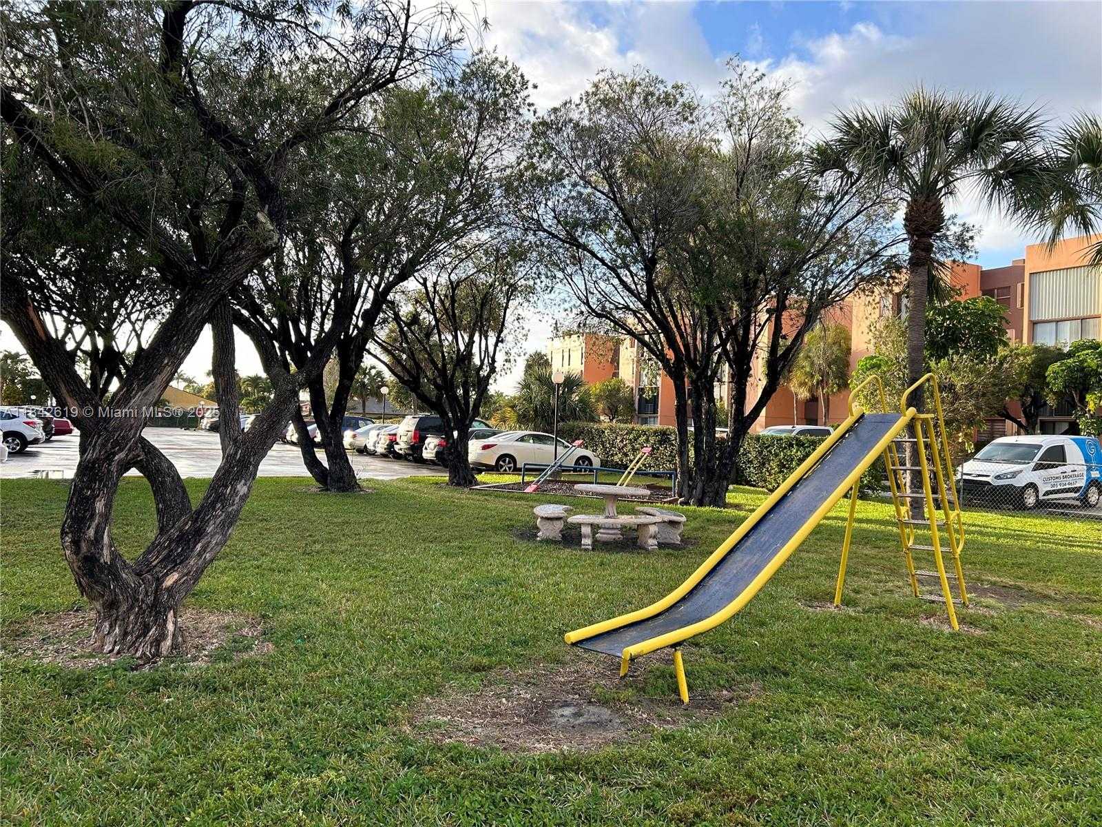 Small Image of 9411 SOUTH WEST 4TH ST #202, Miami Number 16