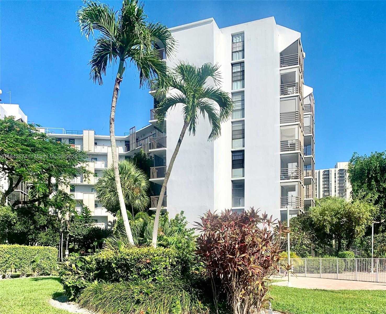 Small Image of 20500 E Country Club Dr, Aventura, FL 33180, USA Number 13