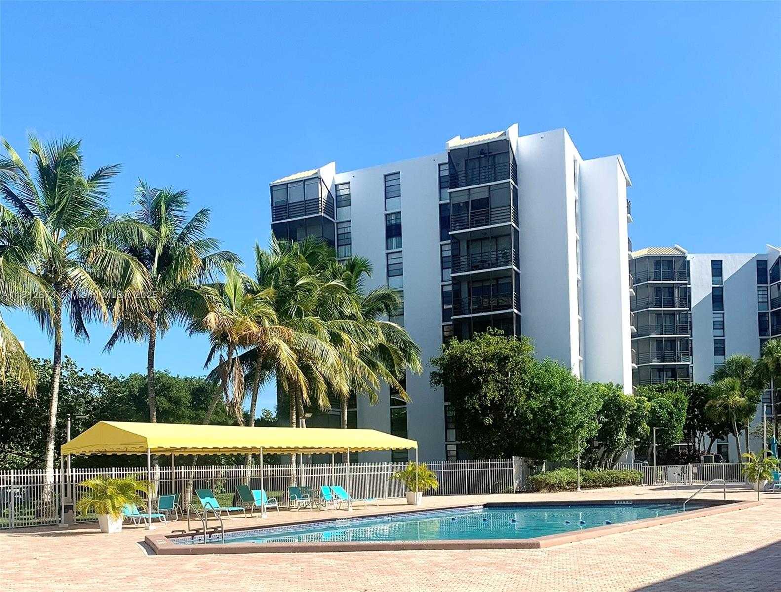 Small Image of 20500 E Country Club Dr, Aventura, FL 33180, USA Number 14