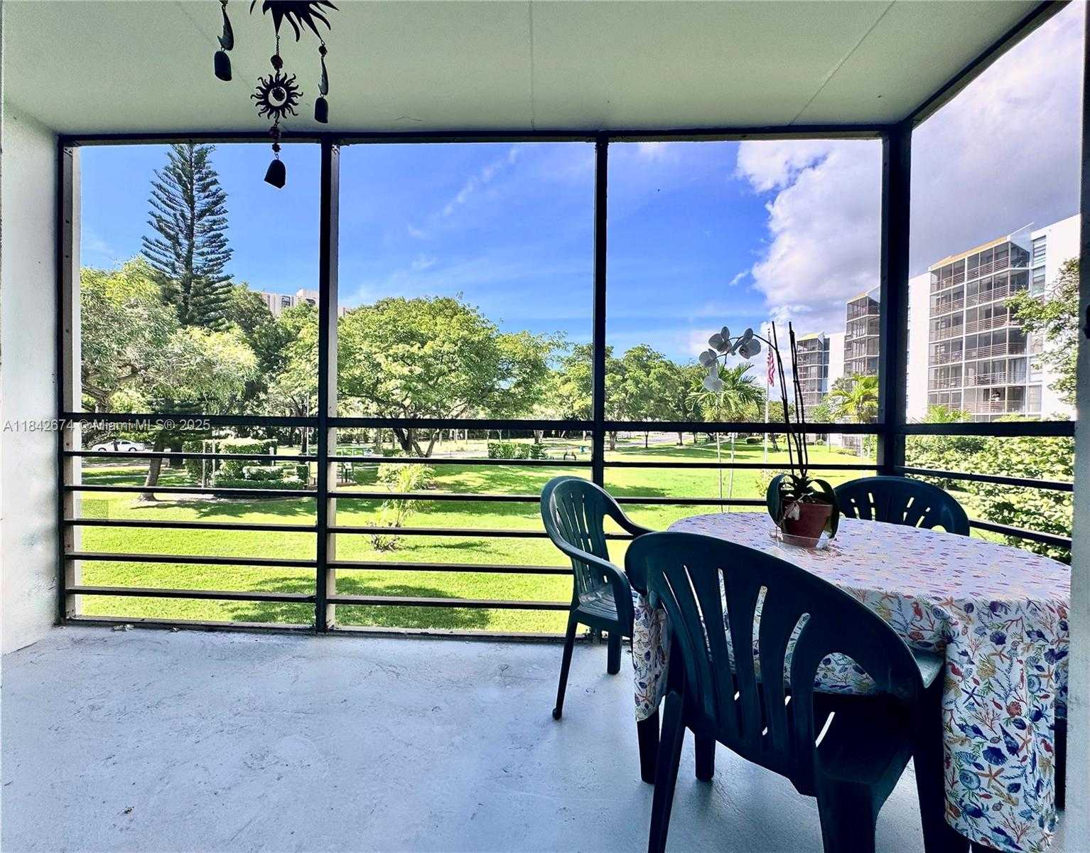 Small Image of 20500 E Country Club Dr, Aventura, FL 33180, USA Number 3