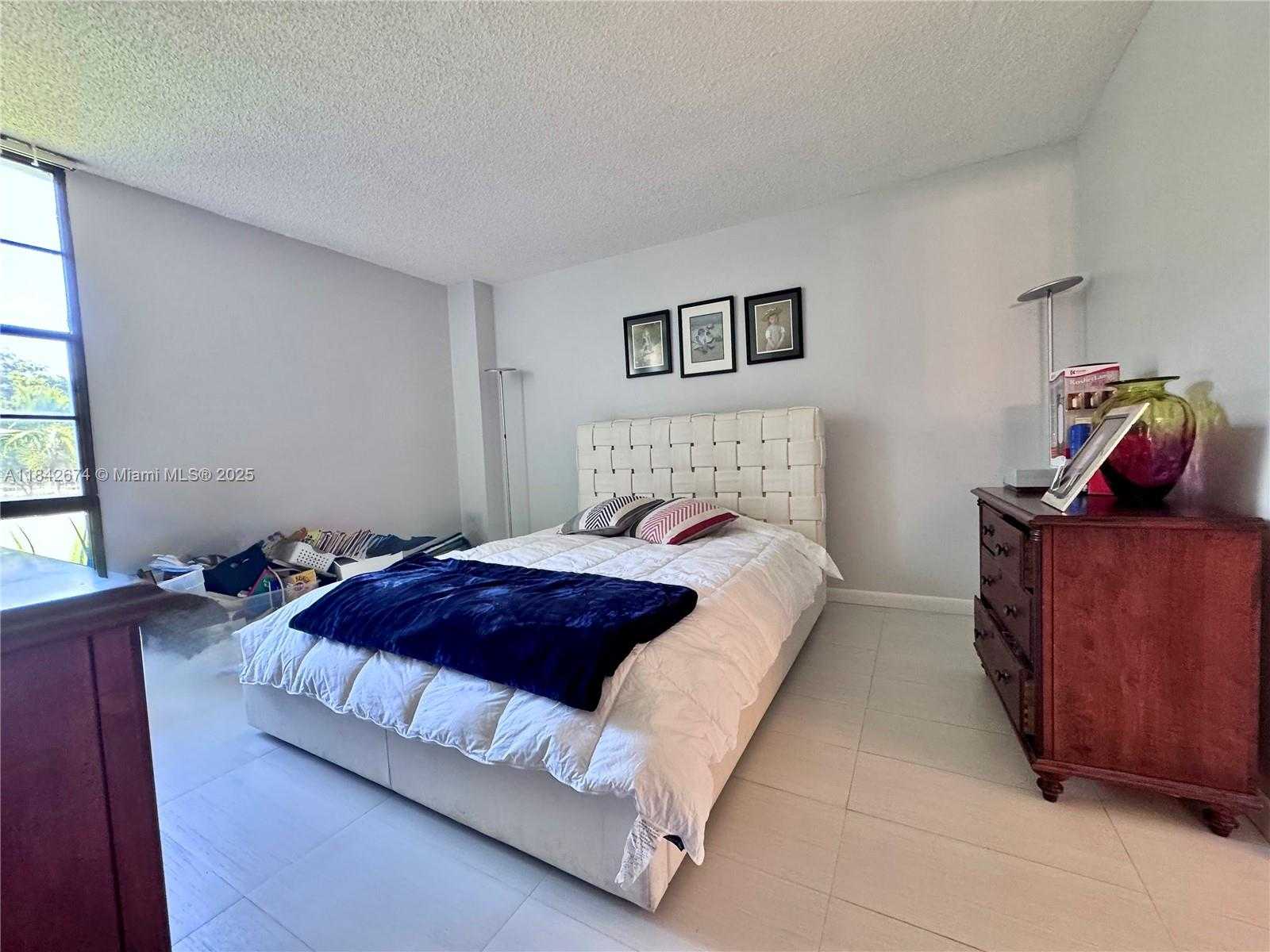 Small Image of 20500 E Country Club Dr, Aventura, FL 33180, USA Number 5