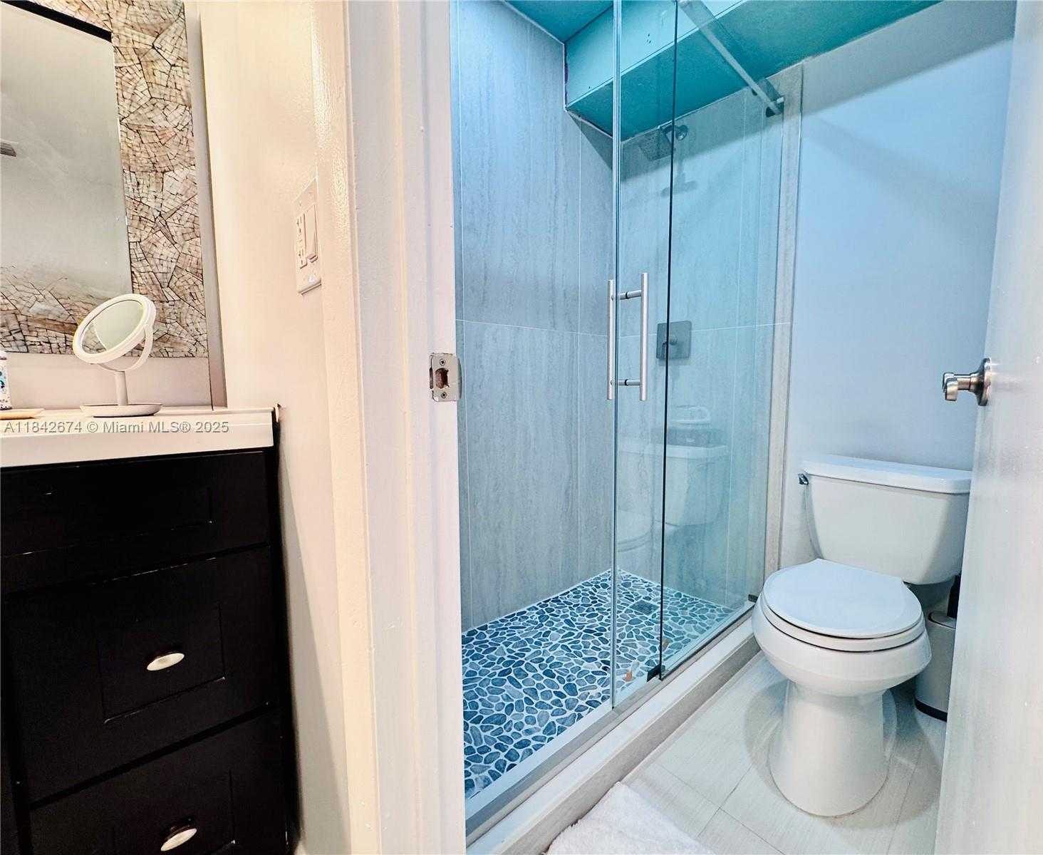 Small Image of 20500 E Country Club Dr, Aventura, FL 33180, USA Number 6
