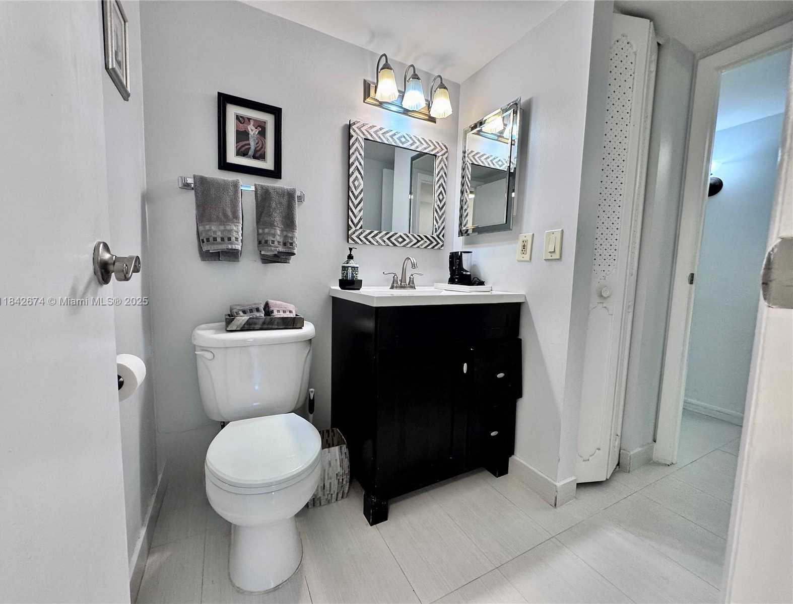 Small Image of 20500 E Country Club Dr, Aventura, FL 33180, USA Number 8
