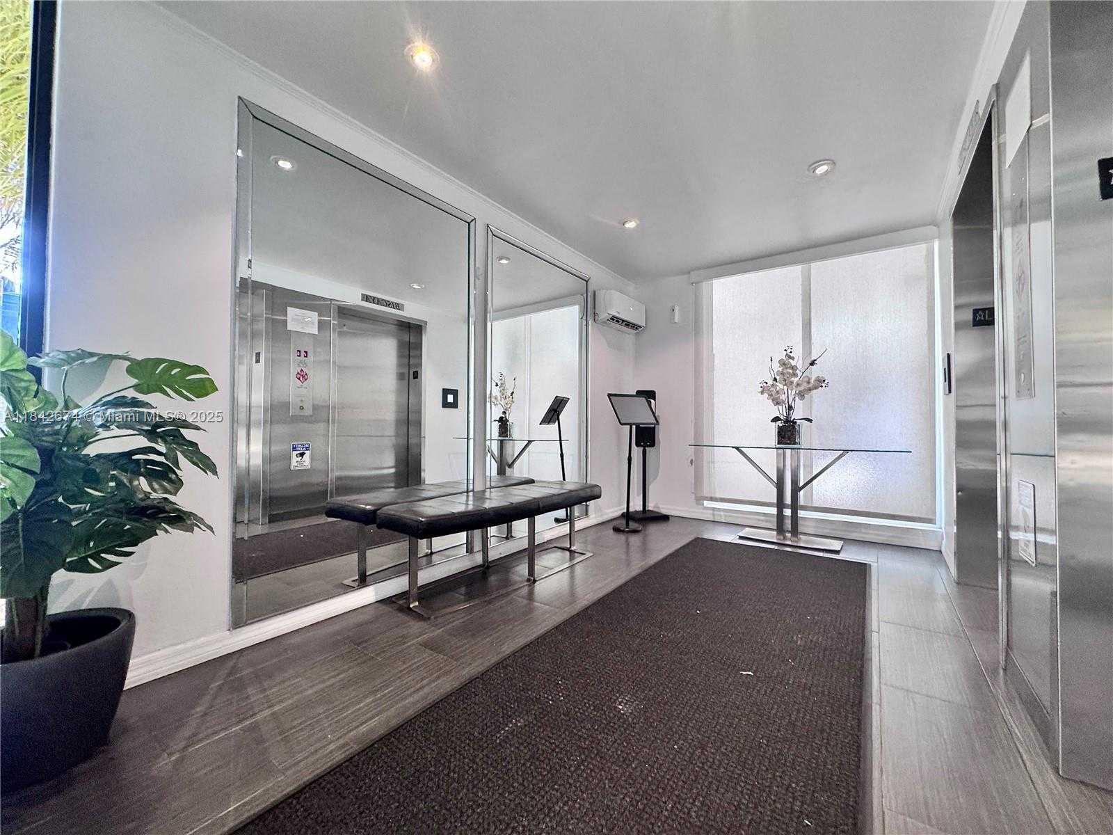 Small Image of 20500 E Country Club Dr, Aventura, FL 33180, USA Number 9