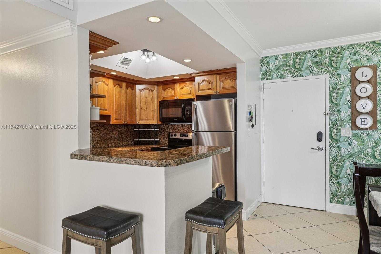 Small Image of 7441 WAYNE AVE #2B, Miami Beach Number 11