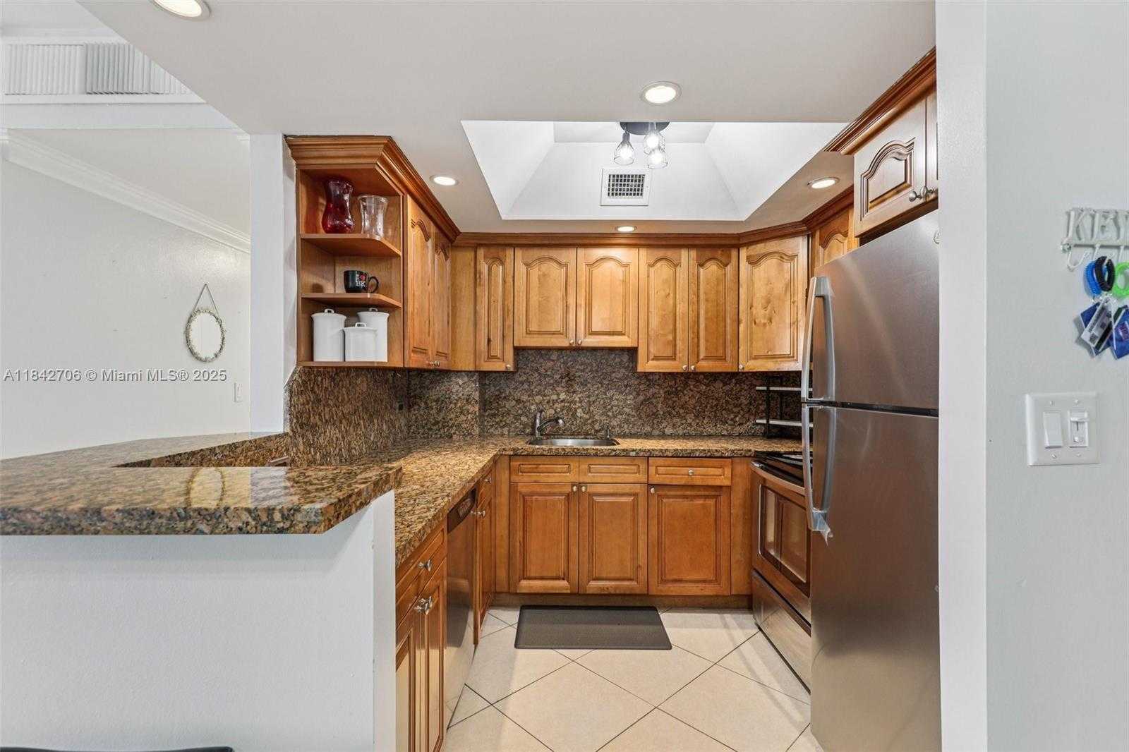 Small Image of 7441 WAYNE AVE #2B, Miami Beach Number 12