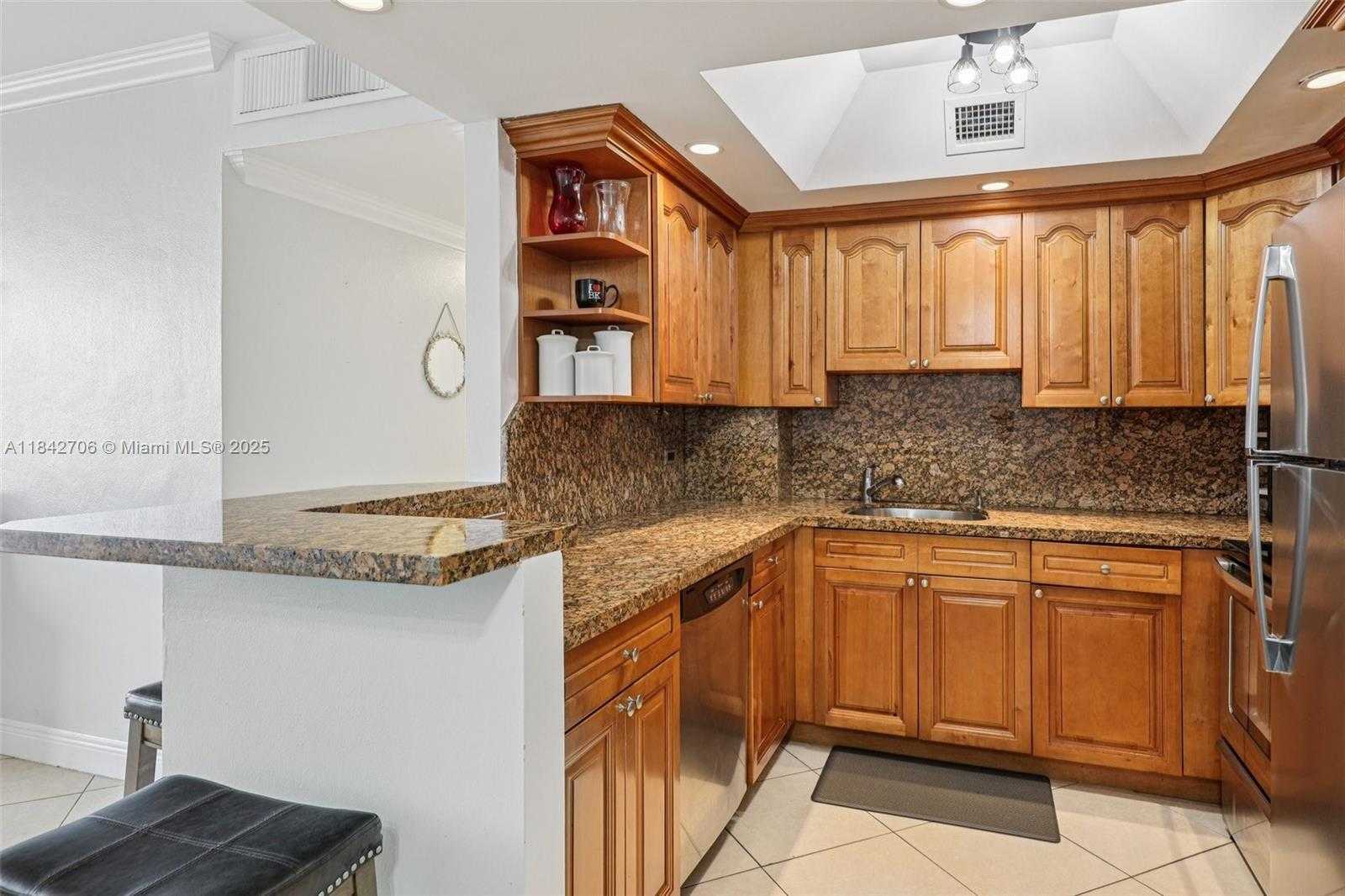 Small Image of 7441 WAYNE AVE #2B, Miami Beach Number 13