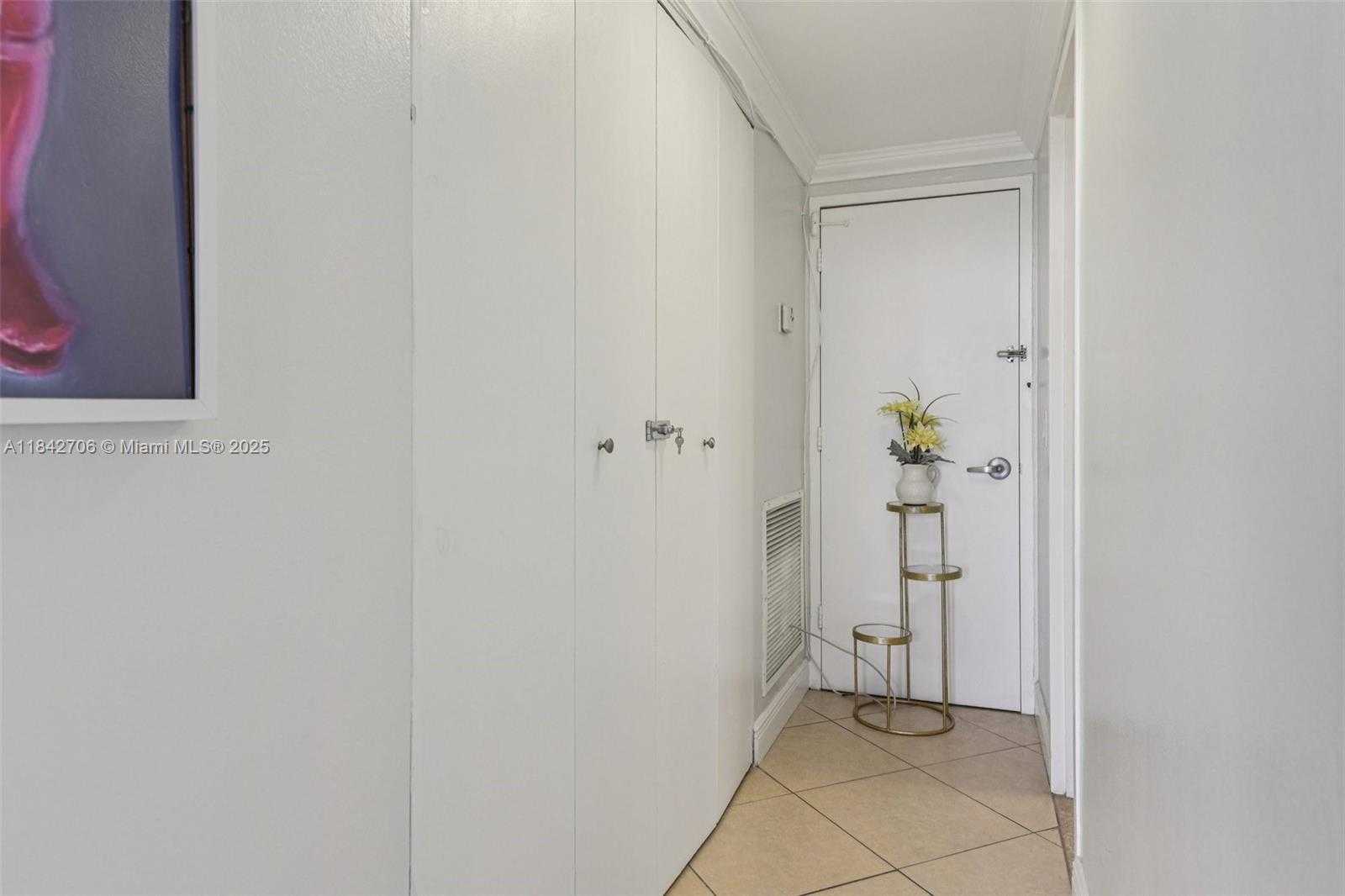 Small Image of 7441 WAYNE AVE #2B, Miami Beach Number 17