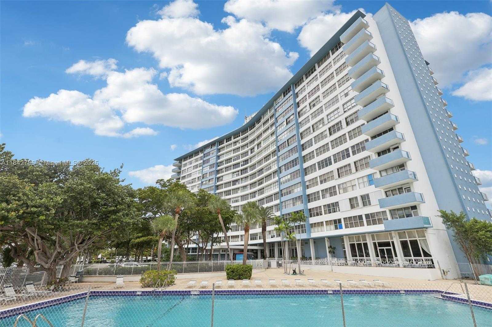Small Image of 7441 WAYNE AVE #2B, Miami Beach Number 2