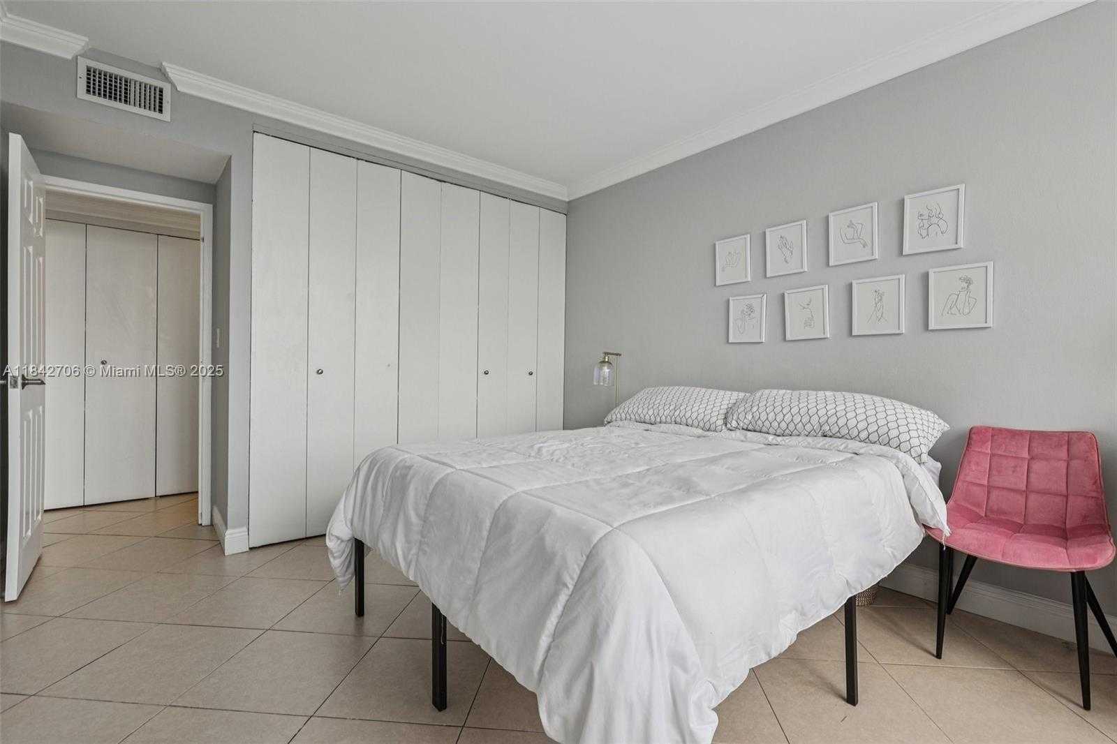 Small Image of 7441 WAYNE AVE #2B, Miami Beach Number 21