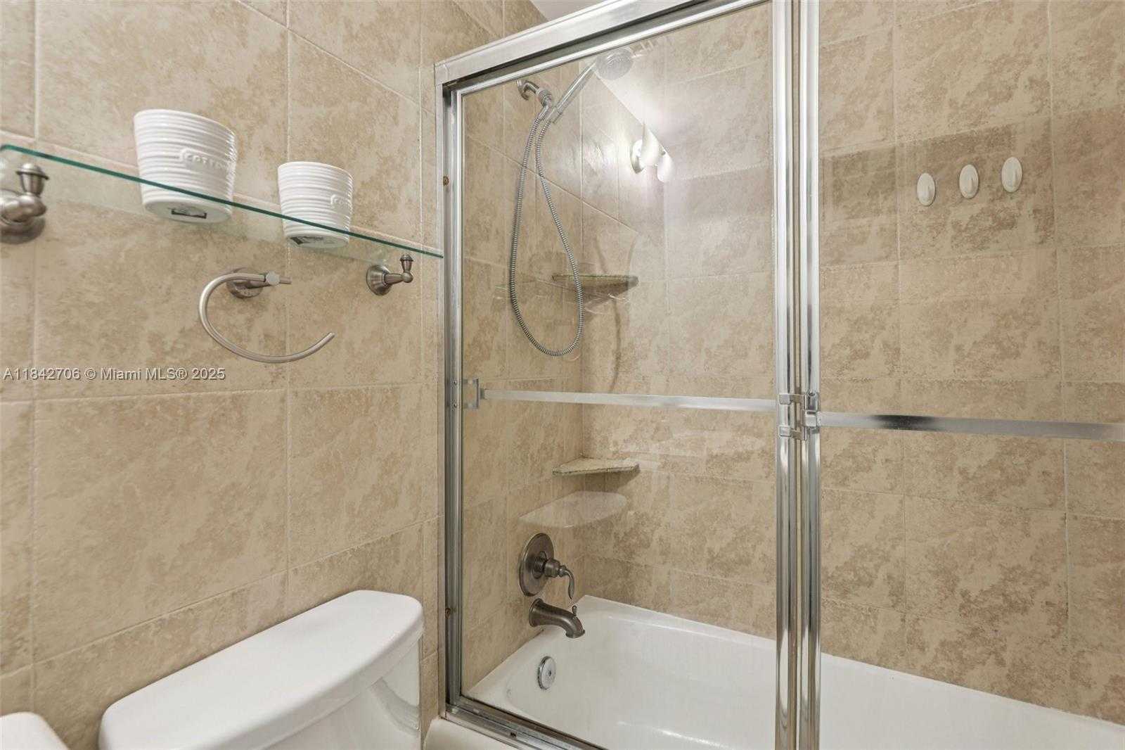 Small Image of 7441 WAYNE AVE #2B, Miami Beach Number 23