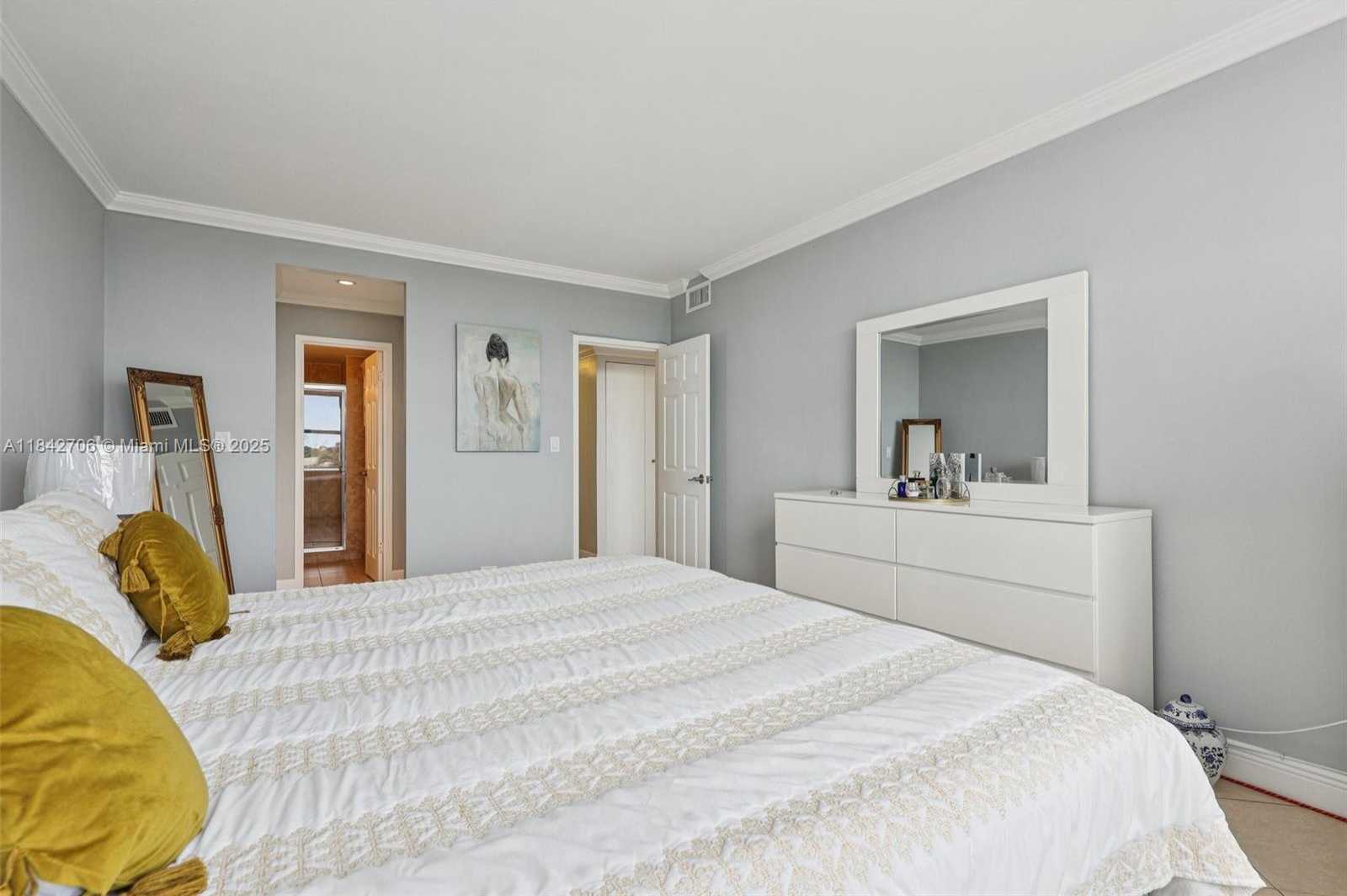 Small Image of 7441 WAYNE AVE #2B, Miami Beach Number 26