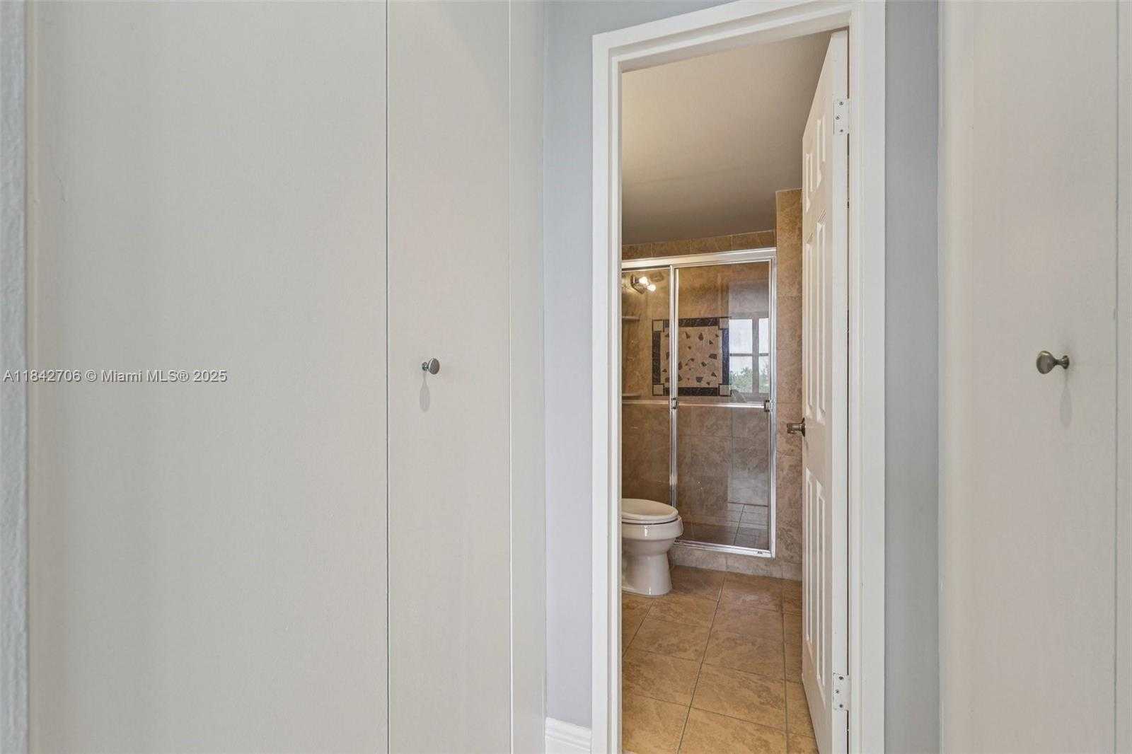 Small Image of 7441 WAYNE AVE #2B, Miami Beach Number 27