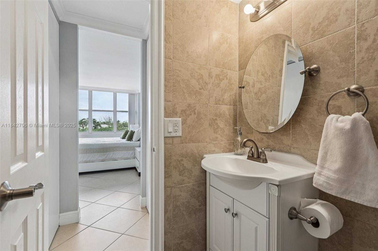 Small Image of 7441 WAYNE AVE #2B, Miami Beach Number 28