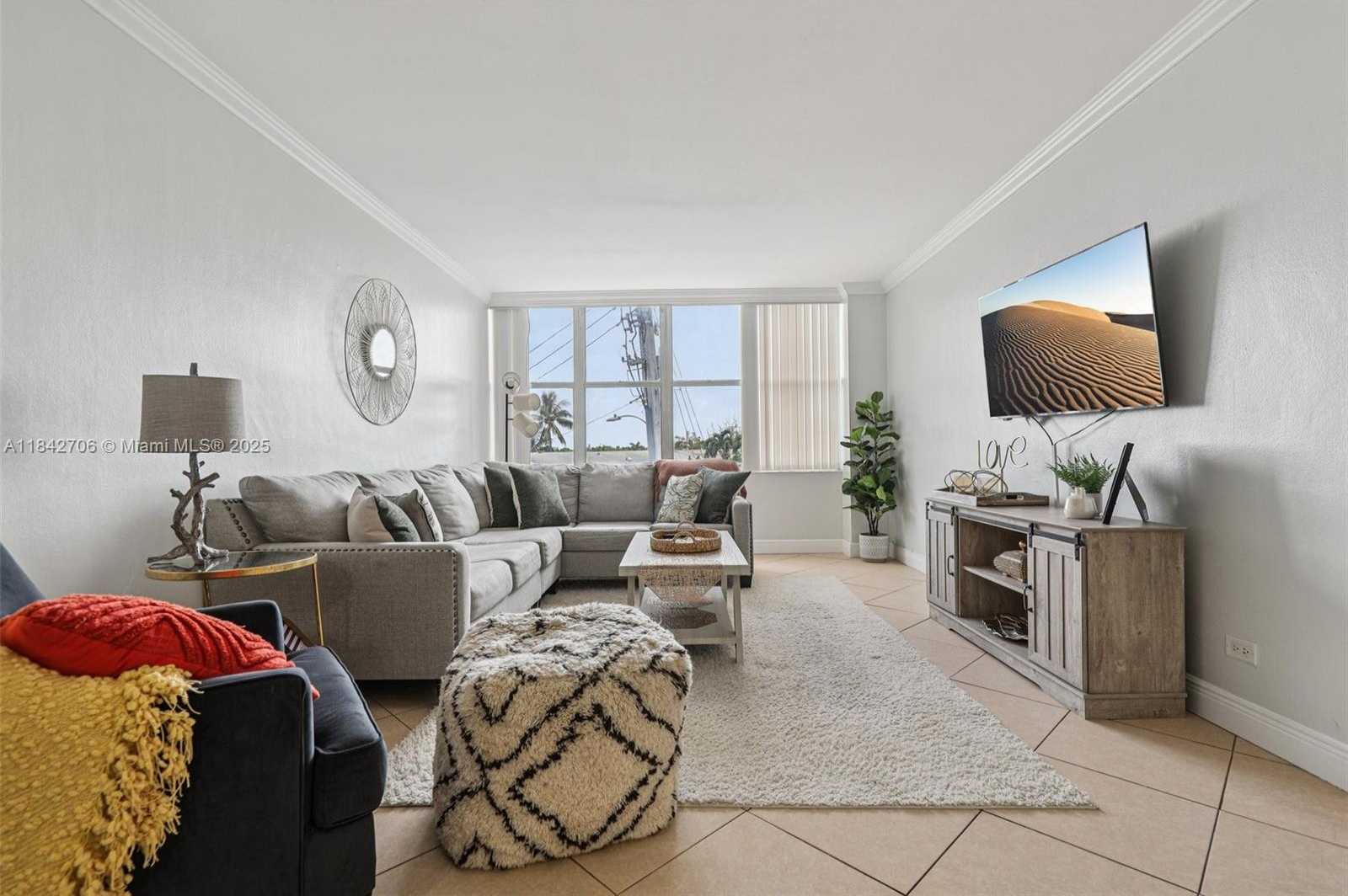Small Image of 7441 WAYNE AVE #2B, Miami Beach Number 4