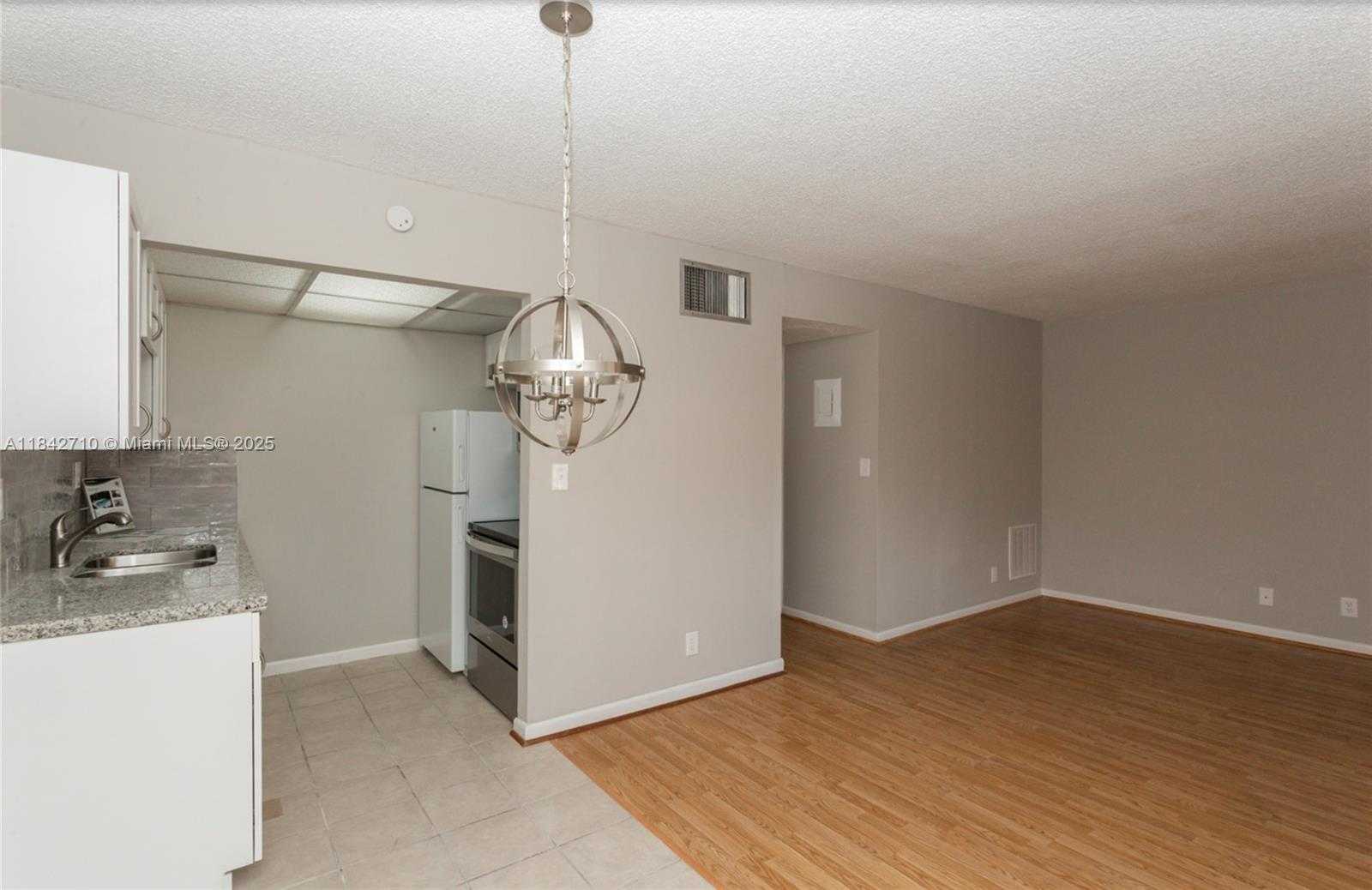 Small Image of 2145 PIERCE ST #218, Hollywood Number 10