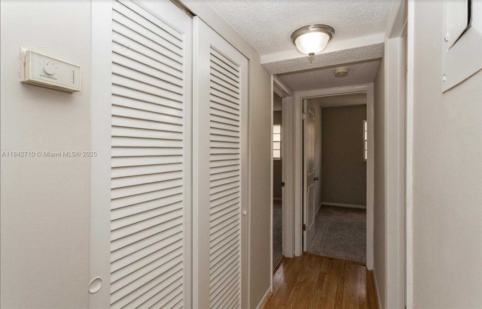 Small Image of 2145 PIERCE ST #218, Hollywood Number 16