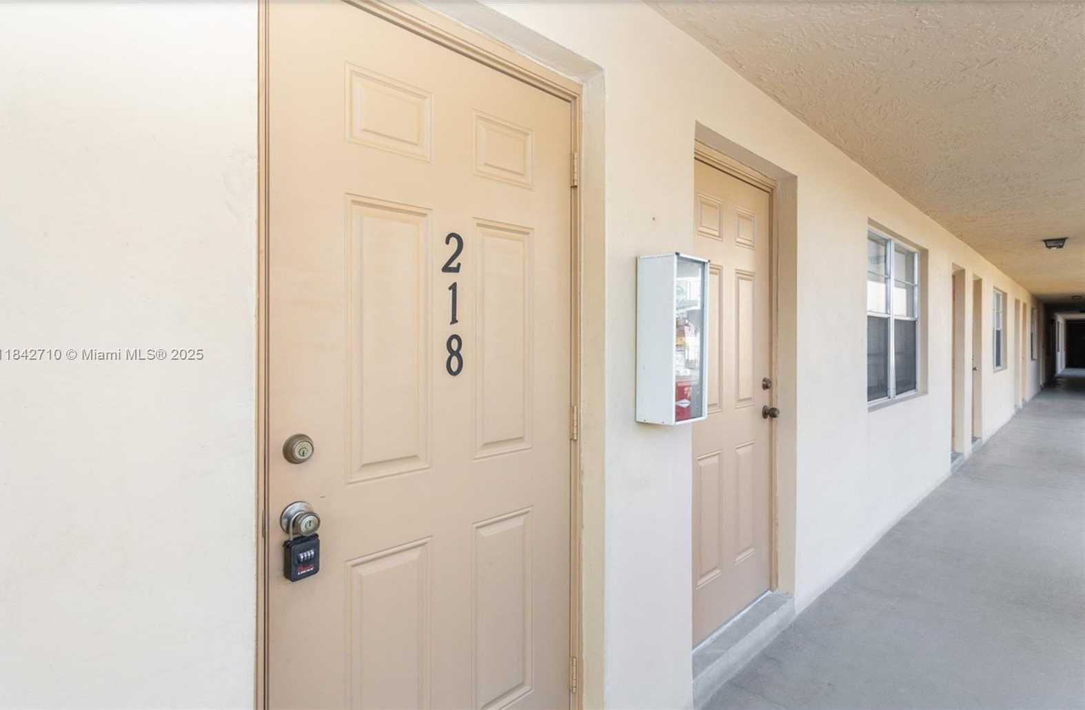 Small Image of 2145 PIERCE ST #218, Hollywood Number 18