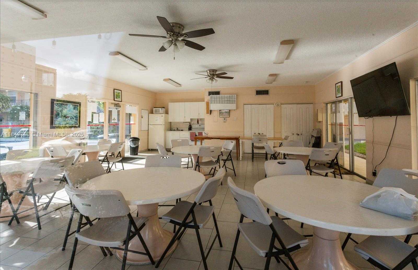 Small Image of 2145 PIERCE ST #218, Hollywood Number 19