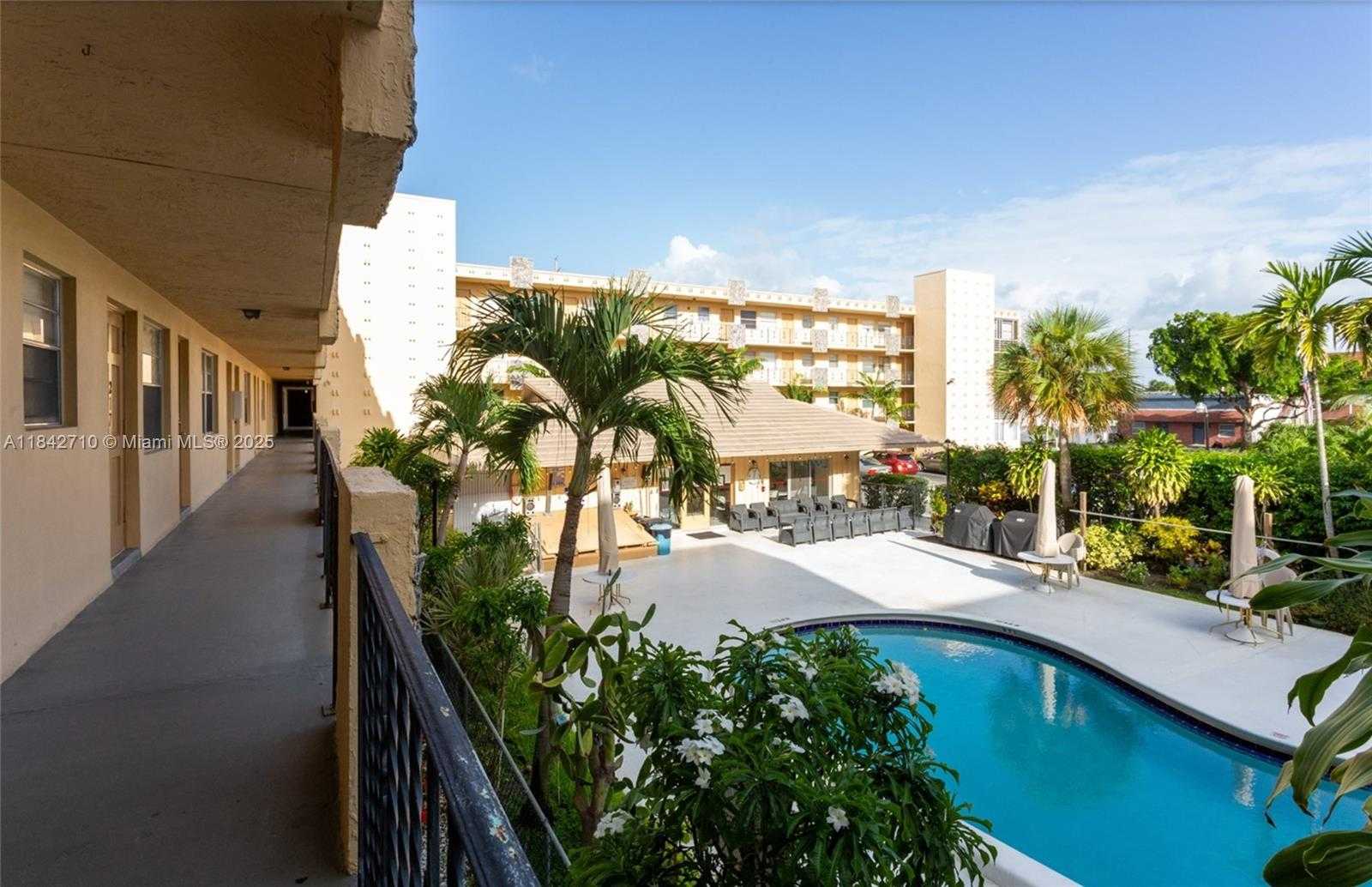 Small Image of 2145 PIERCE ST #218, Hollywood Number 2