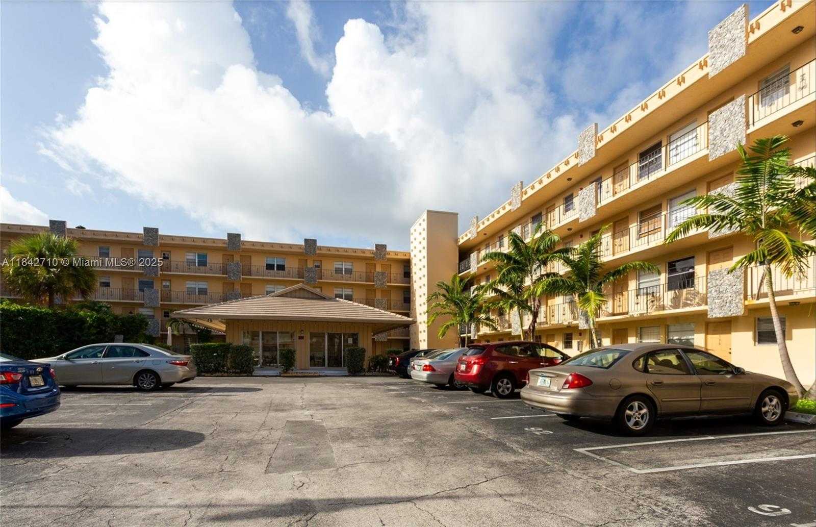 Small Image of 2145 PIERCE ST #218, Hollywood Number 20