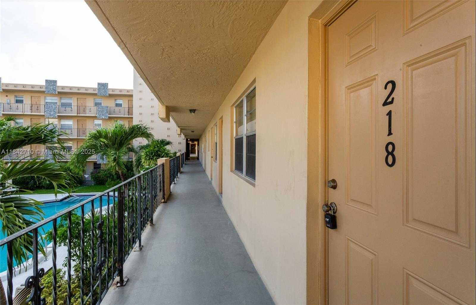 Small Image of 2145 PIERCE ST #218, Hollywood Number 3