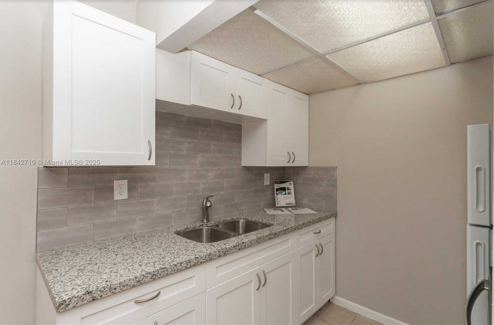 Small Image of 2145 PIERCE ST #218, Hollywood Number 4